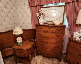 Vintage Bassett Bedroom Set