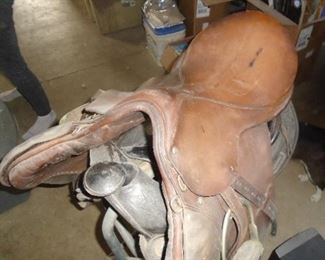 DRESSAGE SADDLE