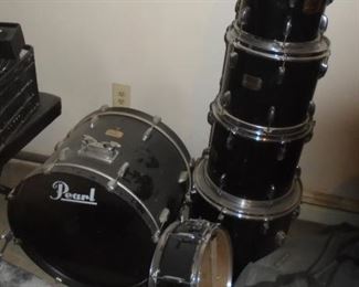 PEARL DRUM SET