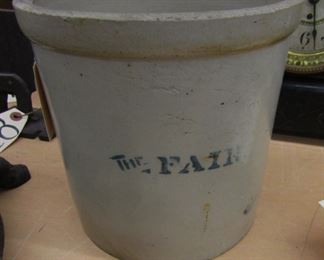 1 Gallon Crock The FAIR RED WING?