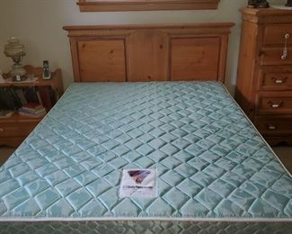 Queen size Pine bedroom suite