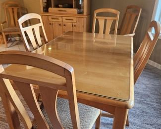 Broyhill Blonde Dining Table & 6 Chairs Set