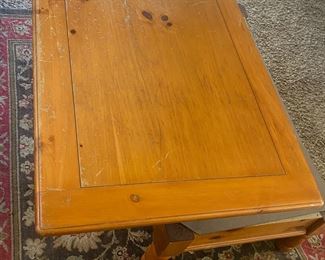 Coffee Table that extends 