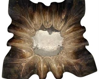 Lot 010 1 Bid(s)
Reed & Barton Pulled Silver Plated Fruit Bowl