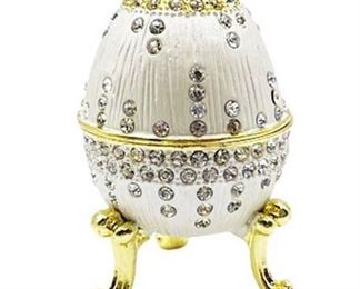 Lot 067 8 Bid(s)
Stauer Faberge Egg White & Gold Tone Necklace In Box