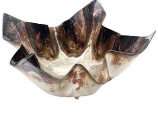 Lot 081 0 Bid(s)
Footed Pulled Silver Plated Fruit Bowl