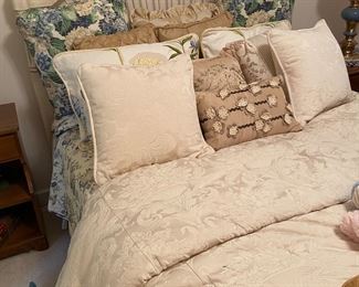 Ethan Allen Country Wheatback Queen Bed frame and mattress, Ethan Allen bedspread