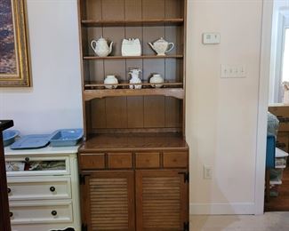 Ethan Allen bookcase/display cabinet, one of several