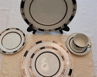 Fitz and Floyd, "Fleur Orientale Black", 16 pieces