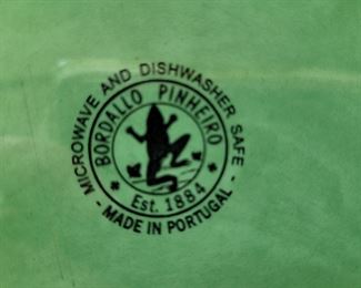 Bordallo Pinheiro, Made in Portugal, 19 piece set GreenCabbage Leaf