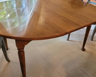 Ethan Allen maple dining table with leaf