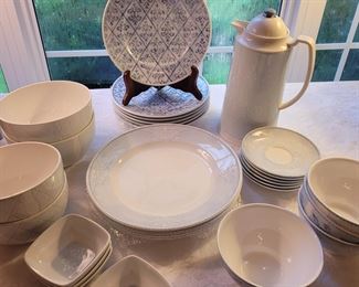 Lenox Swedish Lodge Collection Swedish Garland, 29 pieces total