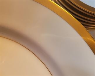 Close-up Fitz and Floyd 'Versailles Blue' Inglaze, blue with gold rim, 23 pieces