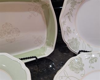 Lenox 'Accoutrements' 20 pieces