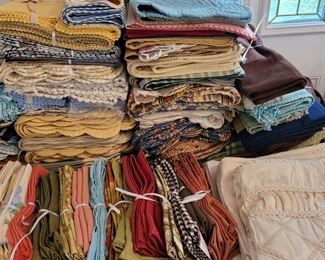 Table placemats, napkins, tablecloths, kitchen items