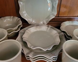 Ambiance Collections 'Valero' 14 pieces