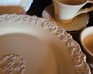 Home Essentials and Beyond, 'Madison Collection' 28 pieces in yellow