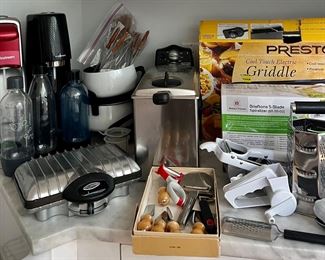 Assorted Kitchen Gadgets