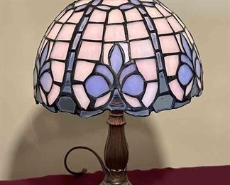 01 Vintage Tiffany Style Mini Blue And White Stained Glass Lamp 