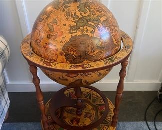 04 Globe With Wheels