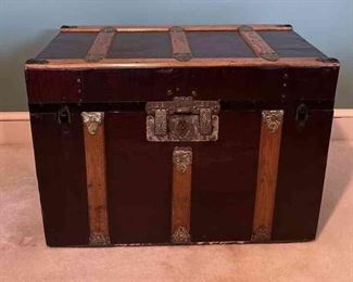 Timeless Wood Trunk With Clover Detail 