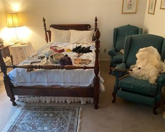 Four poster pineapple bed full sized