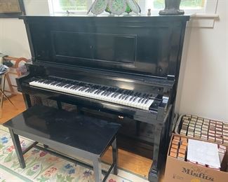 Player piano runs but no tune with 100+ rolls of music