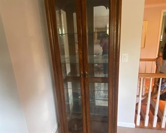 Display cabinet -- electrified