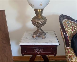 Marble-top cherry side table by Capitol Victorian 1977 (1 of 2)