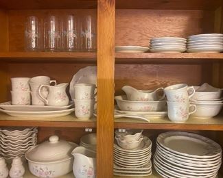 Pfaltzgraff Tea Rose Collection