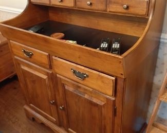 Lovely Ethan Allen buffet