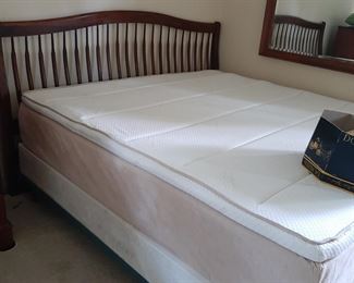 King Tempur-pedic Mattress and boxsprings, clean