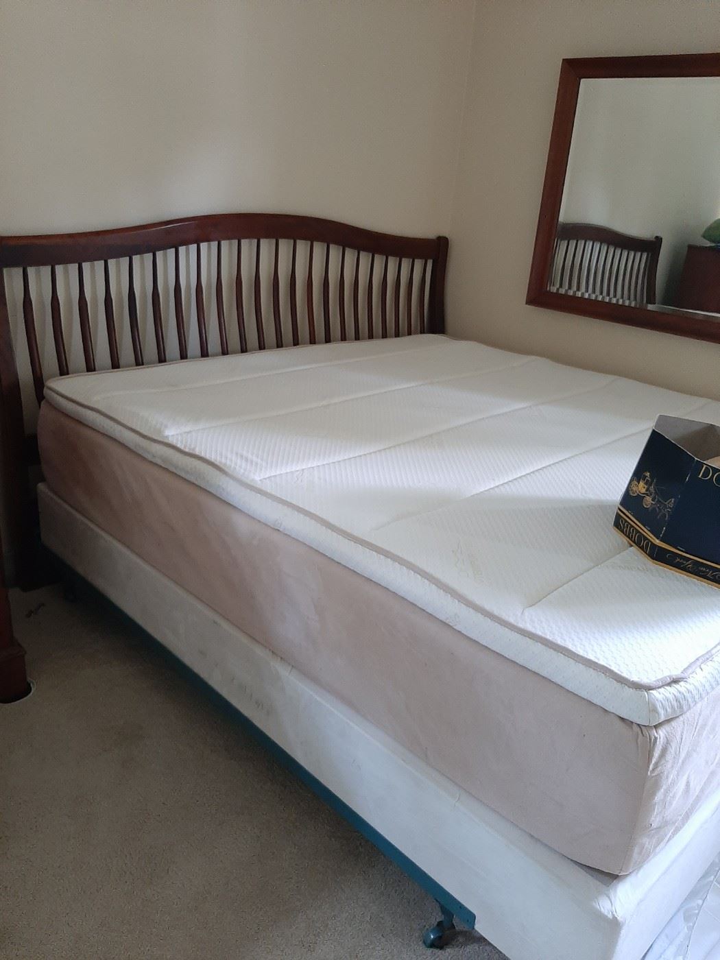 King Tempur-pedic Mattress and boxsprings, clean