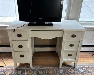 Vintage Dove Tail Desk and 26 Inch Magnavox Combo TV/DVD player 