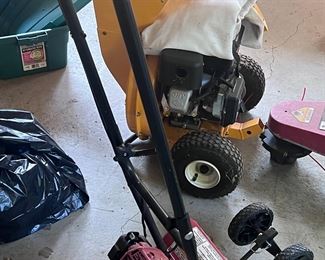 Honda gas powered yard trimmer