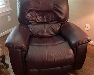 Set of 2 matching recliners (there are 4 total brown leather recliners, 2 sets of matching)