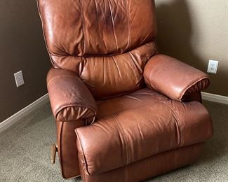 Set of 2 matching recliners (there are 4 total brown leather recliners, 2 sets of matching)
