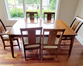 Kincaid table with 2 leafs and 6 chairs $450