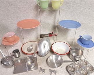 CHILDREN'S BAKEWARE & DISHES LOT