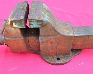 LARGE HEAVY COLUMBIAN VISE