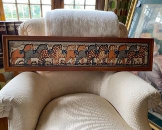 Dalha horse print, Nice white chair. Clean!!