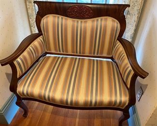 Setee, lovely condition.