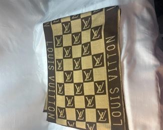 LV SCARF