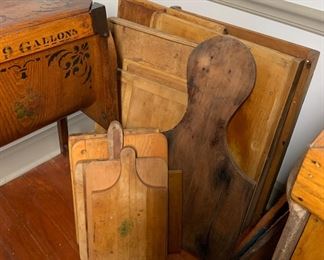 Loads of antique to vintage cutting boards, bread/pastry/noodle boards 