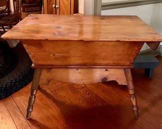 Early Primitive legged dough bowl/trough with dovetailed edges and original table top lid