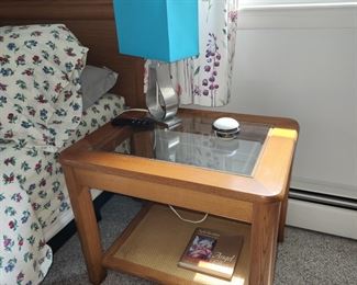 Queen bedroom set: headboard/rails, 2 night tables, 2 dressers