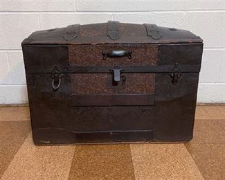 Vintage Trunk 