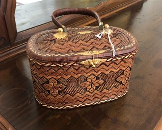 Small basket purse 