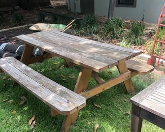 Picnic table