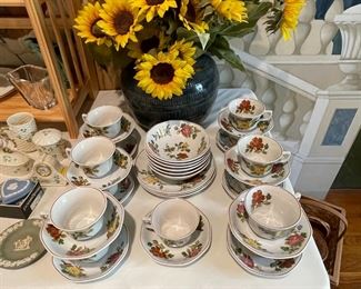 Wedgwood "Kimono" dish set.